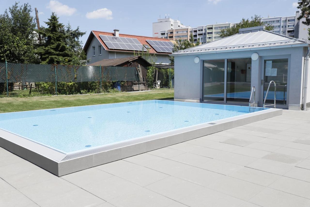 Rooftop Terrace, Free Garage Parking And Pool! Appartement Wenen