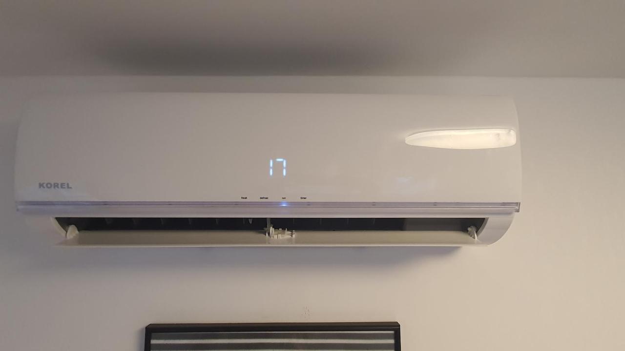 Rooftop Terrace, Free Garage Parking And Pool! Appartement Wenen