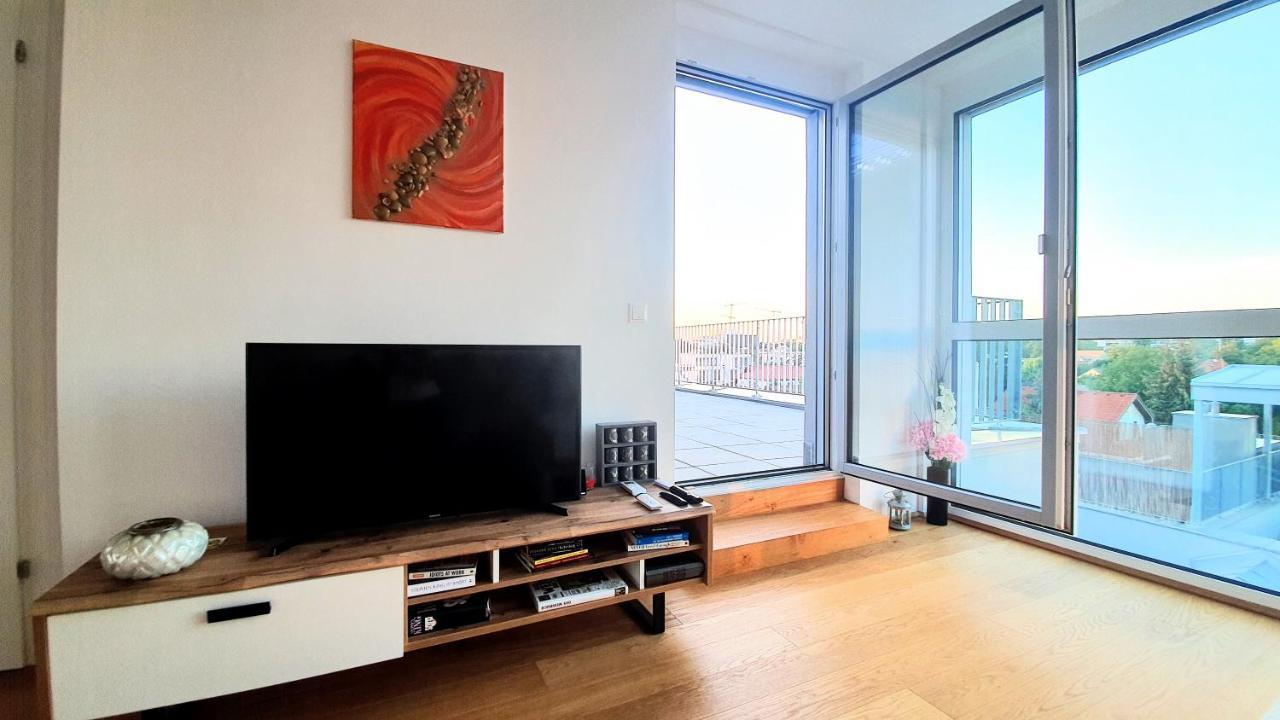 Rooftop Terrace, Free Garage Parking And Pool! Appartement *