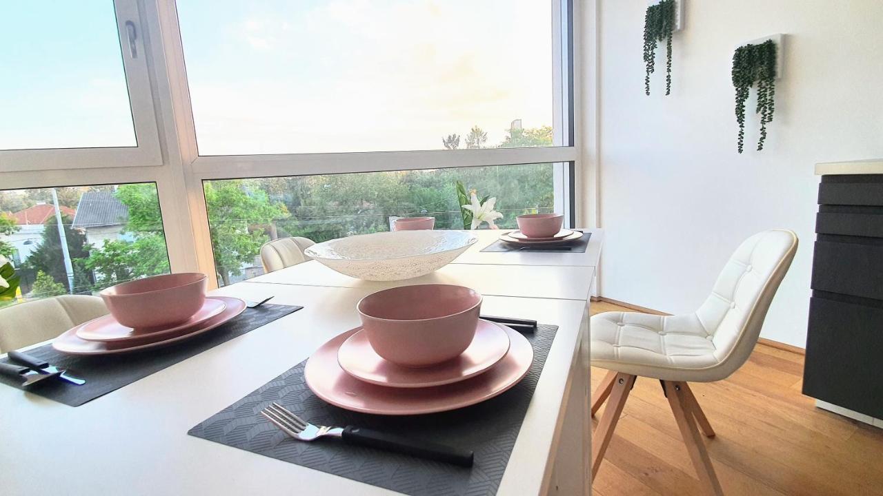 Appartement Rooftop Terrace, Free Garage Parking And Pool! Wenen